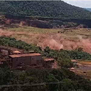 Failure of Córrego do Feijão Dam B-1 eleven seconds after the first observed deformation