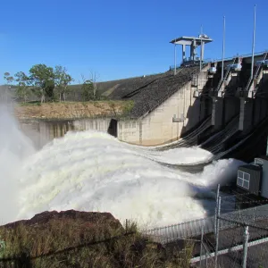 Wivenhoe_Dam_Flood_release_2010 (WikiCommons)