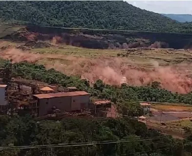 Failure of Córrego do Feijão Dam B-1 eleven seconds after the first observed deformation