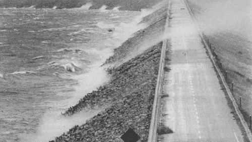 Wind-driven waves at Kingsley Dam, 