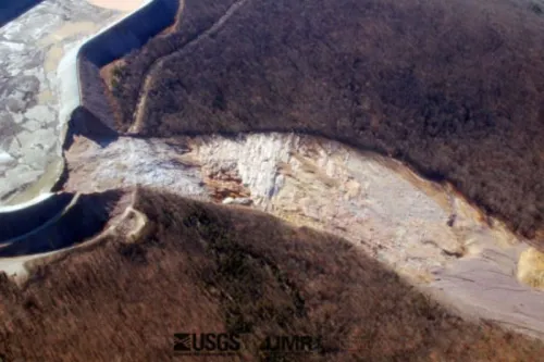 Aerial image of the breached embankment of Taum Sauk Dam