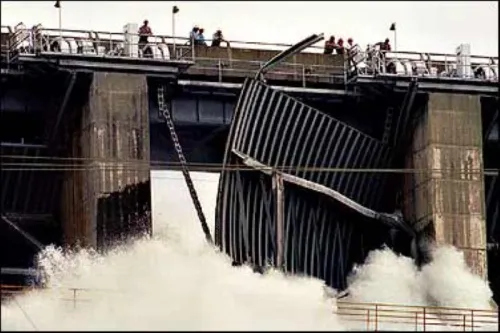 Failed radial gate at Folsom Dam